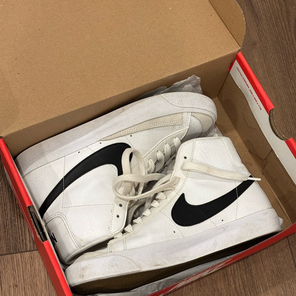 Nike blazers - White and Black High-Top Sneakers